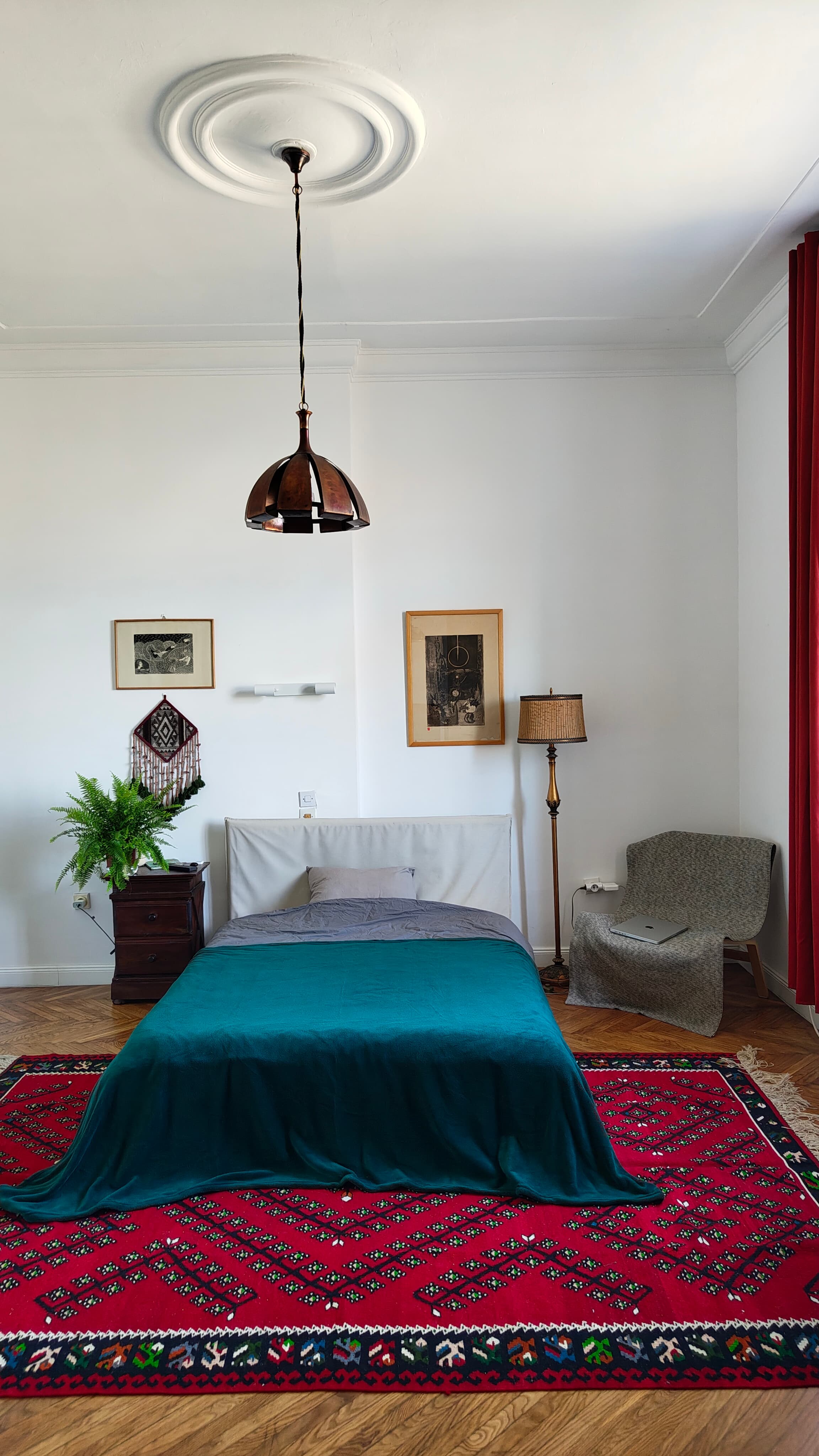 green garden with ponds and fountains