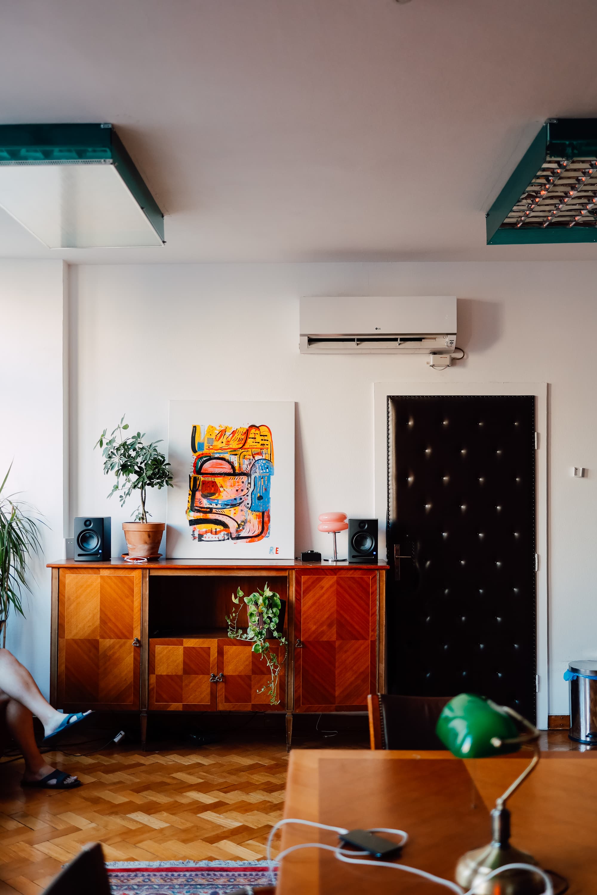 close-up of flowers on vine